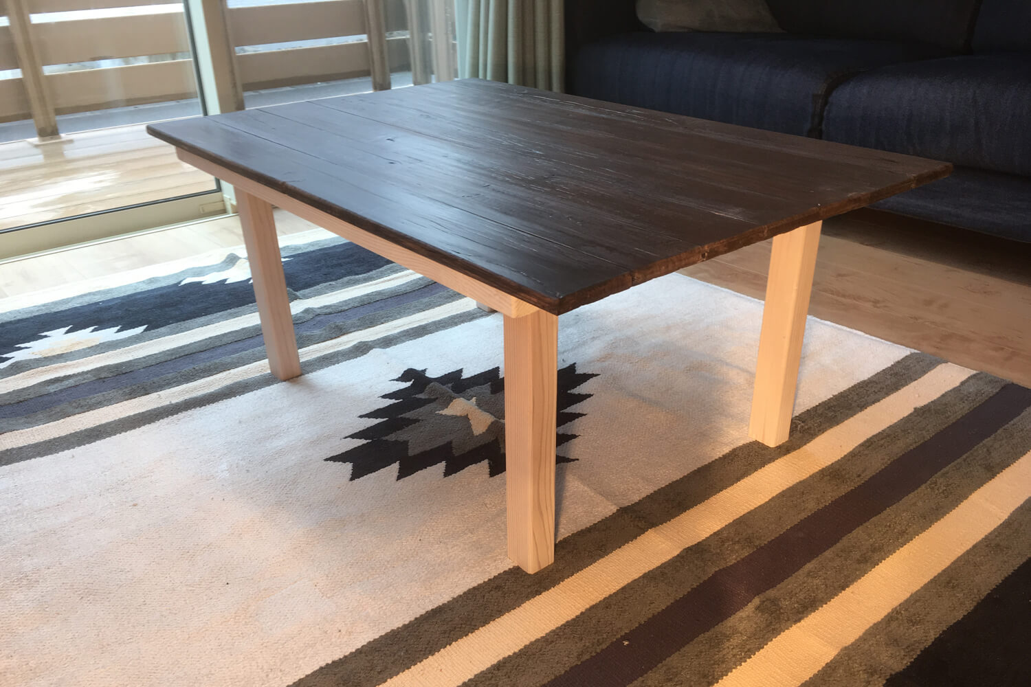 リビングテーブル