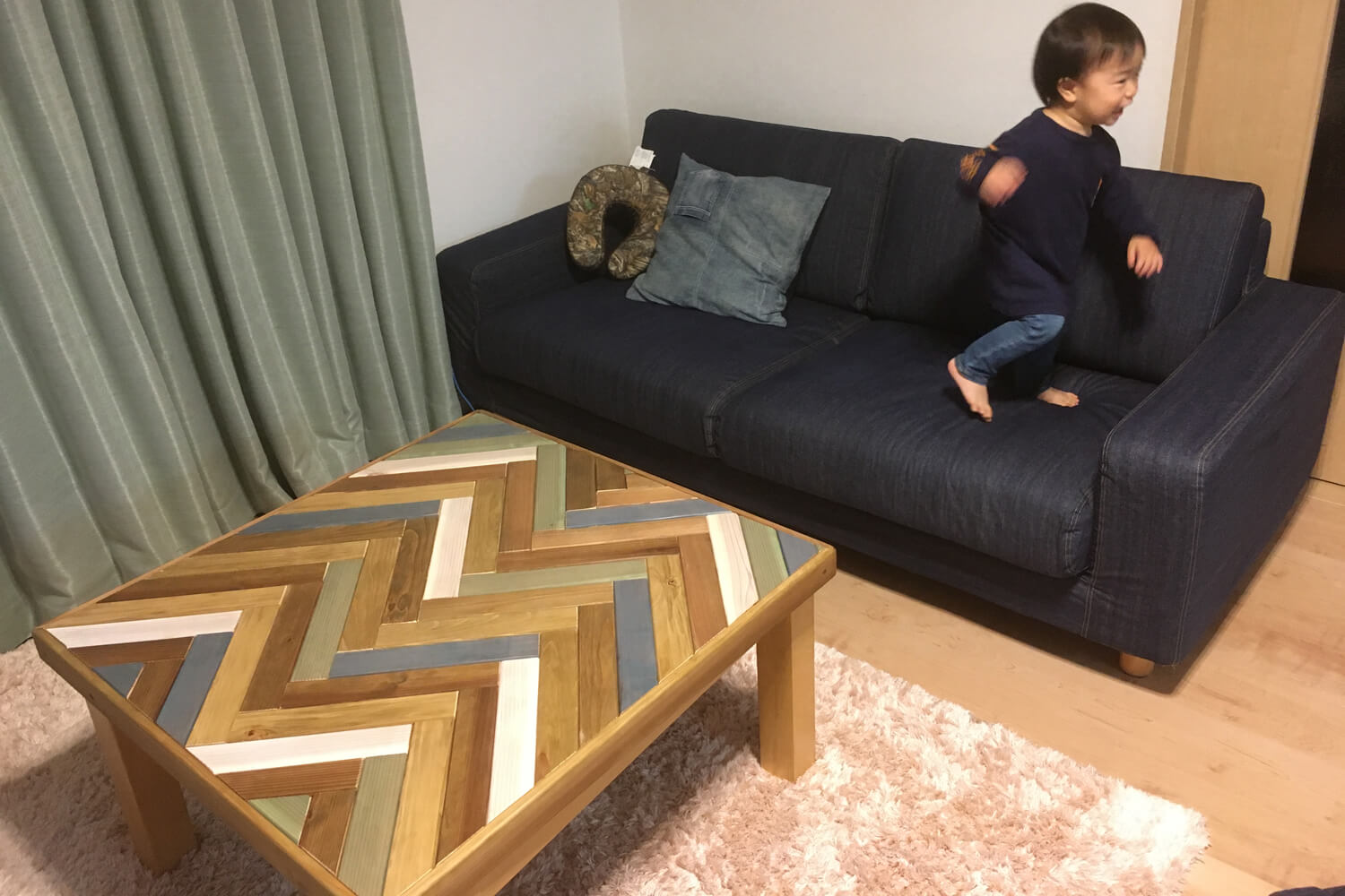 リビングテーブル